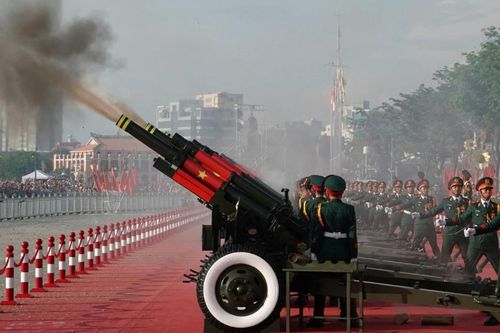 Loạt đại bác rền vang trong buổi tổng duyệt diễu binh, diễu hành Lễ kỷ niệm 30/4
