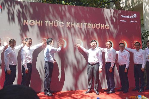 Ra mắt Trung tâm Báo chí phục vụ Lễ kỷ niệm 50 năm Giải phóng miền Nam