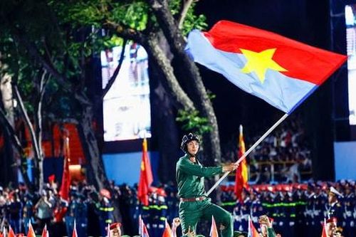 Tháng Tư rạng rỡ trên thành phố mang tên Bác