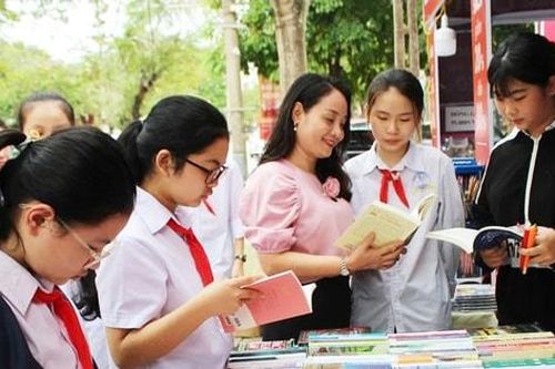 Cần cả ba nhà