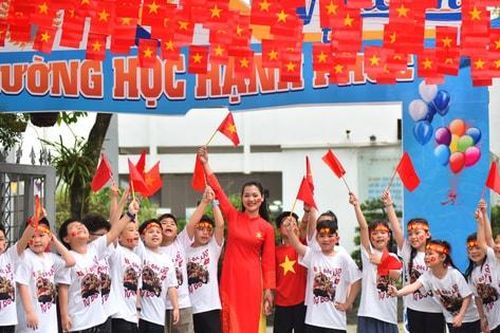 Các trường Hà Nội rộn ràng hoạt động mừng 50 năm thống nhất đất nước