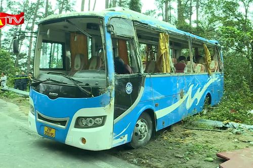Điều tra vụ lật xe khách khiến 4 người tử vong