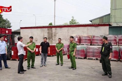 Lời khai giám đốc xưởng sản xuất hàng trăm tấn mì chính, dầu ăn giả
