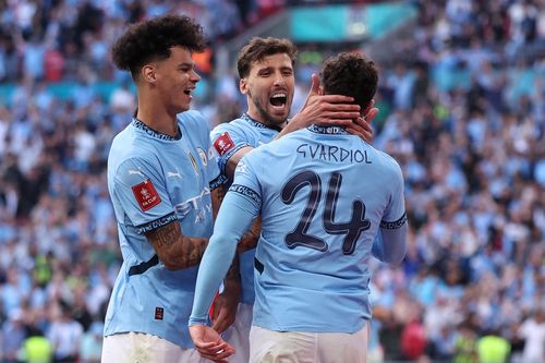 Man City vào chung kết FA Cup