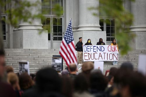Đại học Mỹ giúp du học sinh vượt qua cuộc 'thanh trừng' của ông Trump