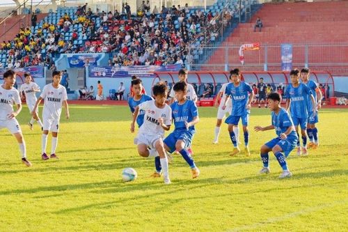 Tiềm năng và thách thức của bóng đá học đường