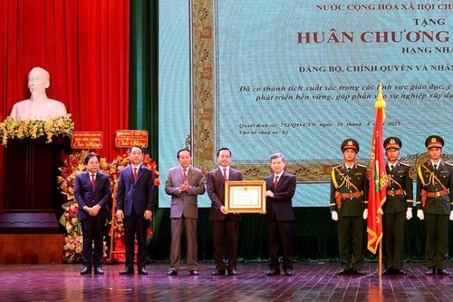 Vĩnh Long vinh dự đón nhận Huân chương Lao động hạng Nhất