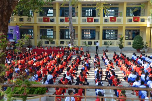 Phố núi Pleiku: Trường học rộn ràng ngày lễ thống nhất non sông
