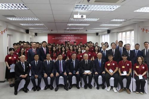 Thủ tướng Nhật Bản gặp gỡ sinh viên Trường Đại học Việt-Nhật