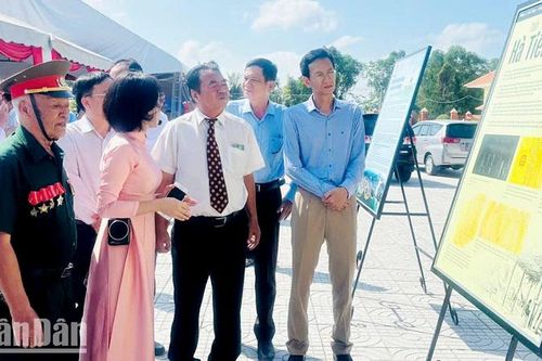 Trưng bày hình ảnh, tư liệu lịch sử của tỉnh Kiên Giang chào mừng 50 năm thống nhất đất nước