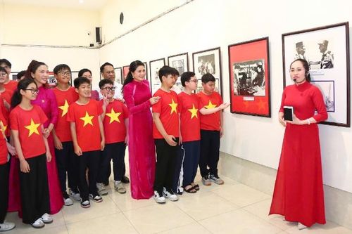 Hải Phòng triển lãm ảnh 'Đất nước trọn niềm vui'
