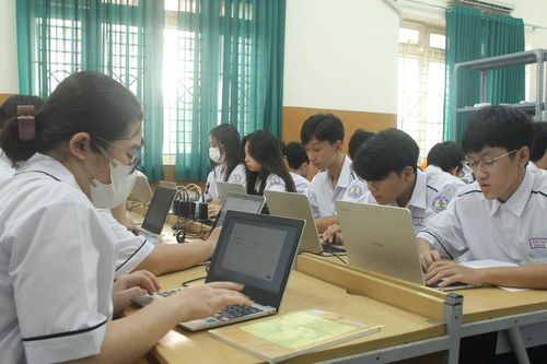 TPHCM công nhận 100 trường học số