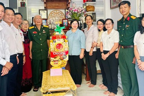 Tri ân cá nhân tiêu biểu trong sự nghiệp xây dựng, bảo vệ và phát triển TPHCM
