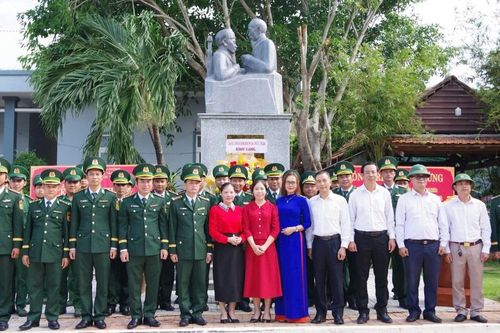 Bà Rịa - Vũng Tàu: Khánh thành tượng đài Bác Hồ với chiến sĩ Biên phòng