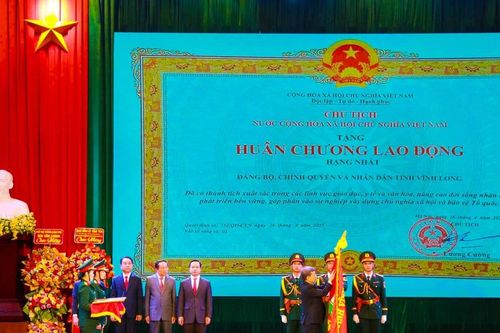 Vĩnh Long đón nhận Huân chương Lao động hạng Nhất