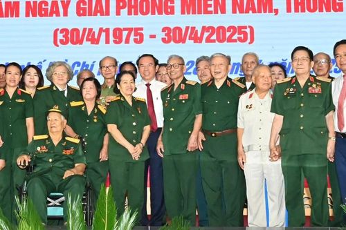 Tổ quốc và nhân dân mãi mãi ghi công các anh hùng liệt sĩ