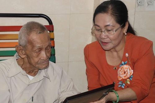 Trao di ảnh phục dựng liệt sĩ nhân kỷ niệm 50 năm Ngày Giải phóng miền Nam, thống nhất đất nước