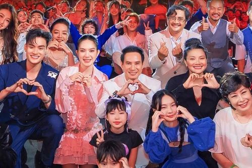 Lật mặt 8 lập kỷ lục lượng vé đặt trước