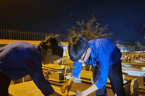 Đoàn viên Đà Nẵng tri ân các anh hùng liệt sĩ