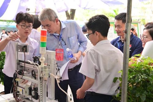 Triển khai nghị quyết 57-NQ/TW: Kết nối giáo dục phổ thông và đại học