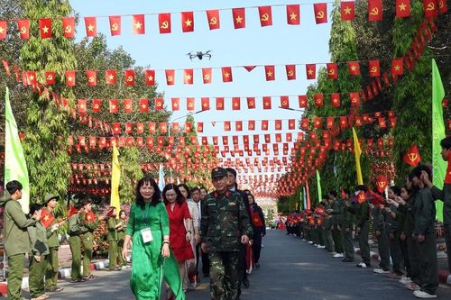 Rực rỡ 'Đường cờ chiến thắng' tại Trường ĐH Cửu Long