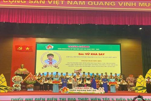 Tiếng Anh lan tỏa từ một ngôi trường vùng biên