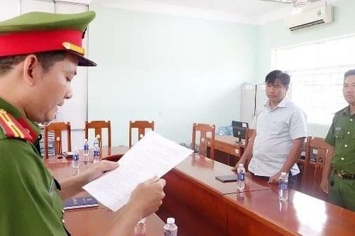 Bắt nguyên giám đốc, kế toán trưởng Trung tâm Giáo dục thường xuyên ở An Giang