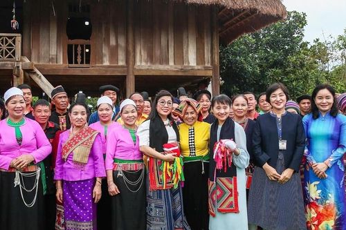 Hai Phu nhân Thủ tướng Việt-Nhật cùng trải nghiệm văn hóa đồng bào các dân tộc Việt Nam