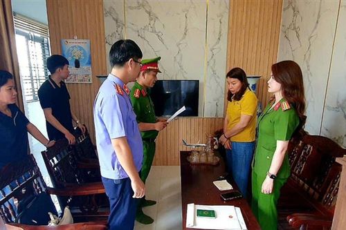 Làm giả giấy trúng xét tuyển chuyên nghiệp vào lực lượng Công an để lừa đảo