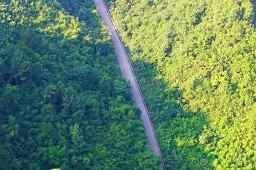 Hình ảnh tuyến đường duy nhất nối Bình Phước với Đồng Nai nhưng bị ngăn cách