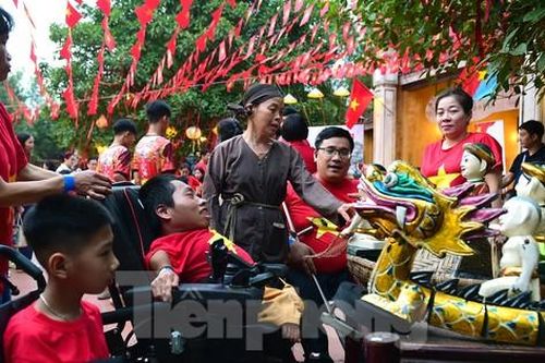 Thanh niên khuyết tật lan tỏa tinh thần 30/4 mừng đại lễ