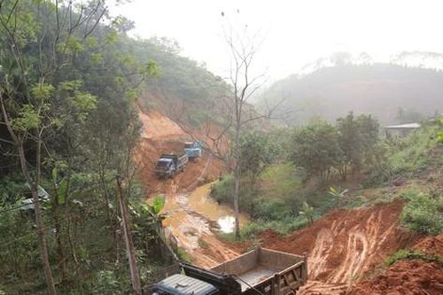 Đường bị vùi lấp từ bão Yagi tại Yên Bái được khôi phục sau phản ánh của Tiền Phong