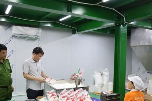 Cơ sở sản xuất dầu ăn, mì chính, hạt nêm giả tuồn hàng vào bếp ăn khu công nghiệp