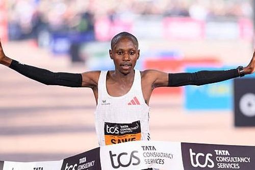 Màn bứt tốc ấn tượng đưa Sabastian Sawe lên đỉnh London Marathon 2025
