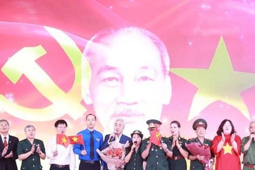 NSND Quang Thọ mang 'cung đàn mùa xuân' tiếp lửa Gen Z