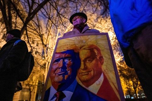 Thủ tướng Hungary Orban gặp khó sau khi nhiệt thành ủng hộ ông Trump