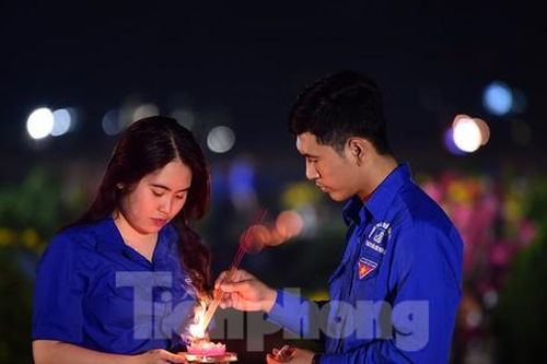 Lung linh ánh lửa tri ân cùng triệu trái tim tự hào 'thắp sáng' một dải non sông