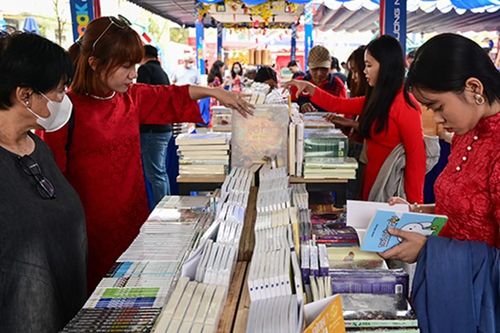 Đường sách TPHCM: Điểm sáng trong việc phát triển văn hóa đọc người dân