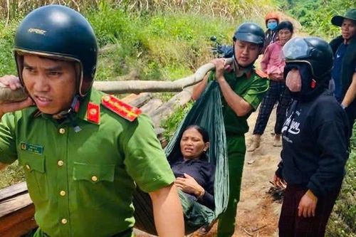 Công an vượt hơn 1km đường rừng đưa sản phụ sinh con trong rẫy ra trạm y tế