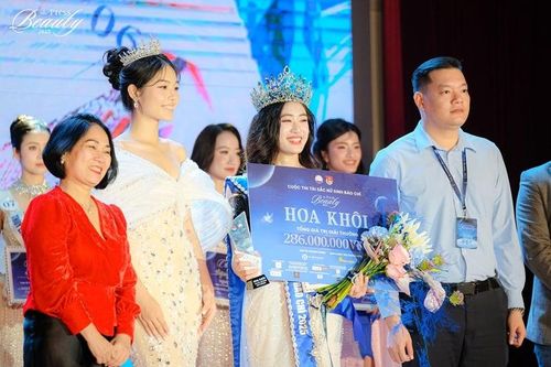 Nữ sinh đăng quang Press Beauty 2025 nhờ tài sắc vẹn toàn