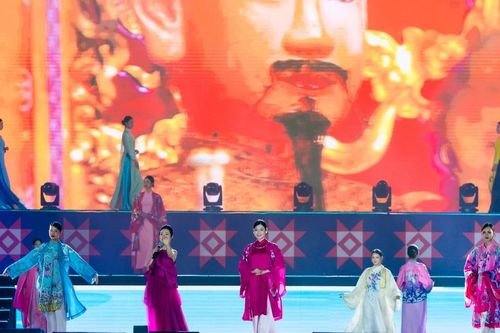 NTK Vũ Thảo Giang tôn vinh di sản văn hóa các vùng miền qua lăng kính thời trang