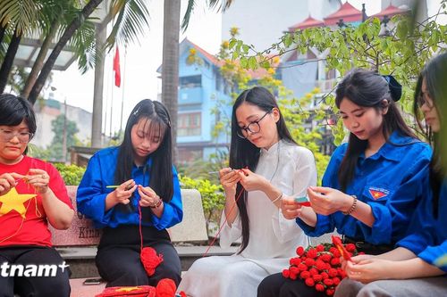 Tuổi trẻ Thủ đô lan tỏa tình yêu nước qua sản phẩm thủ công