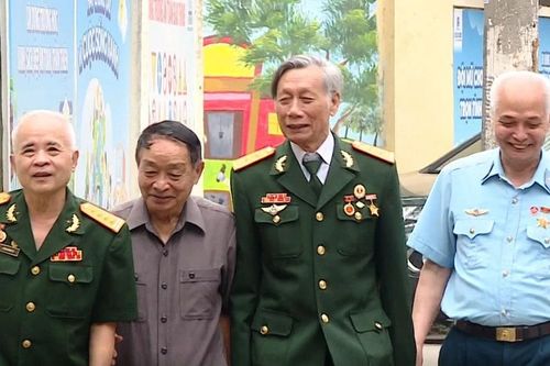 Ký ức không thể phai mờ trong lòng một thế hệ đi B