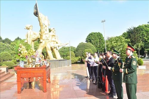 Tri ân những người anh hùng, giáo dục truyền thống yêu nước cho thế hệ trẻ