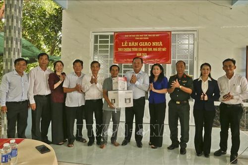 Trao tặng nhiều ngôi nhà mới cho người khó khăn tại Đắk Nông, Hậu Giang