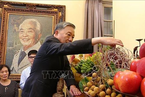 Tổng Bí thư Tô Lâm dâng hương tưởng nhớ Đại tướng Võ Nguyên Giáp và Đại tướng Văn Tiến Dũng