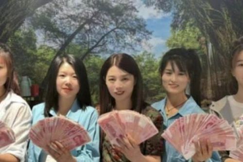 Đầu tư vàng thắng đậm, ông chủ phát thưởng 35 tỷ cho tất cả nhân viên