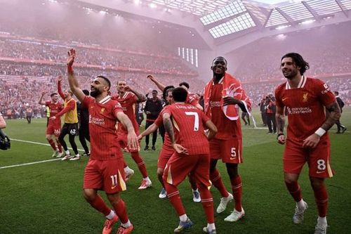 Đăng quang sớm tại Premier League, Liverpool vẫn chưa được nâng cúp