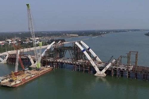 Tiến độ thi công cây cầu thứ 3 bắc qua sông Nhật Lệ ra sao?