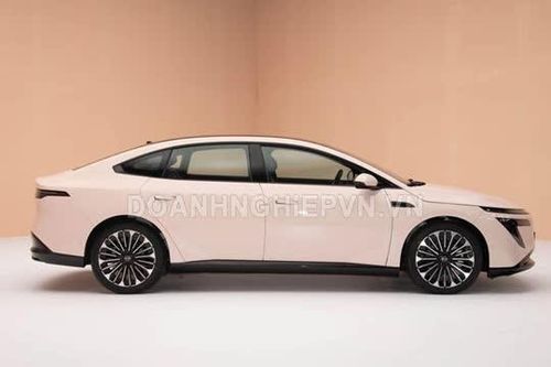 Xe sedan Nissan cùng phân khúc với Toyota Camry, tích hợp AI, công suất 272 mã lực, trang bị 'đỉnh nóc', giá từ 428 triệu đồng